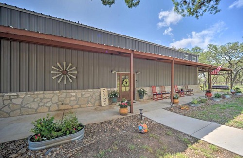 Kendalia Casa | Rebel Reindeer Ranch Retreat Outdoor Oasis