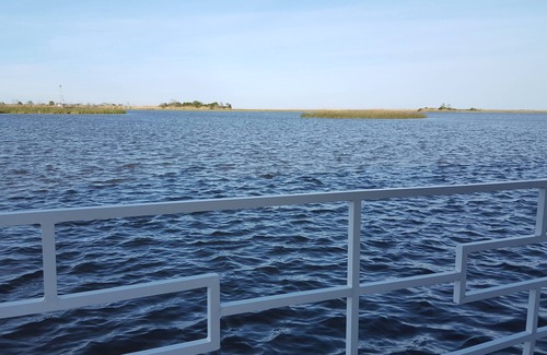 Apalachicola Alquiler De Eote | Una casa flotante de escapada romántica amarrada en el Apalachicola R