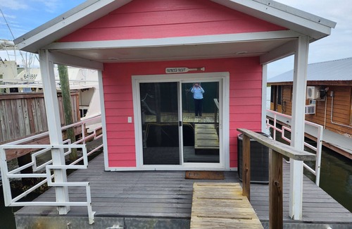 Apalachicola Alquiler De Eote | Una casa flotante de escapada romántica amarrada en el Apalachicola R
