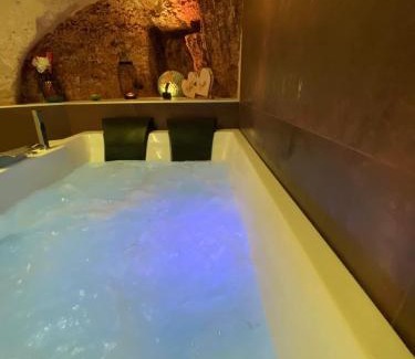 Gravina in Puglia Cama Y Desayuno | REBEL SUITE cross