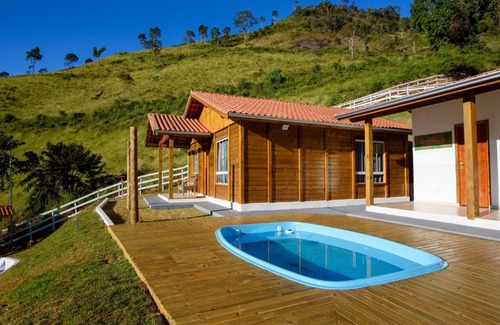 Alto Caparao Casa | Recanto Águas Nascentes - Casa na serra com piscina e cachoeira no quintal!