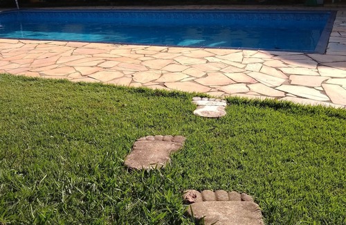 Ibiuna Cabaña | Rincón de la cascada con piscina cerca de la presa