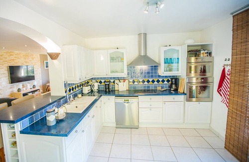 Cavalaire-sur-Mer Villa | VILLA PERMANENTE RECIENTE 190 M2 NUEVA PISCINA, WIFI, NO SUPERVISADO, 10 PERSONAS