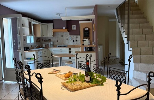 Eyragues Villa | Villa reciente con piscina privada a 10 minutos de Saint Rémy
