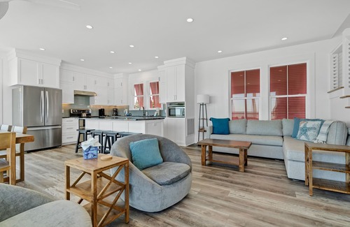 Edisto Island Casa | RECENTLY BUILT 4 Bedroom, 4 1/2 bath home with Luggage Lift, Oceanfront