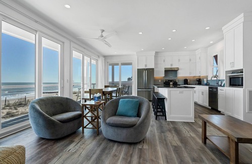 Edisto Island Casa | RECENTLY BUILT 4 Bedroom, 4 1/2 bath home with Luggage Lift, Oceanfront