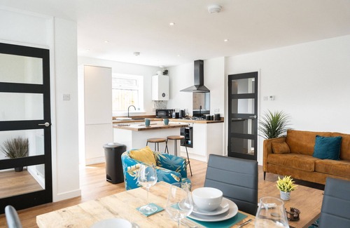 Keynsham Casa | Recently refurbished 2 bed modern bungalow in Keynsham