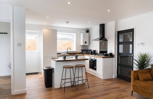Keynsham Casa | Recently refurbished 2 bed modern bungalow in Keynsham