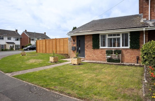 Keynsham Casa | Recently refurbished 2 bed modern bungalow in Keynsham