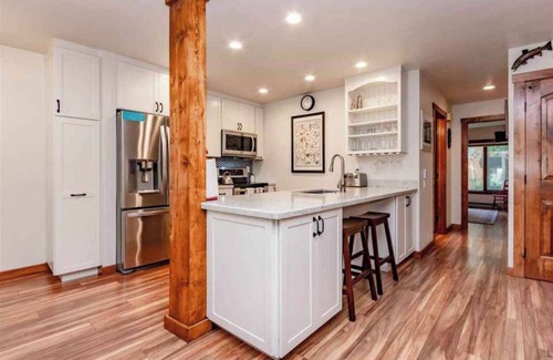 Mammoth Lakes Condominio | Recientemente remodelado! Cerca de todo en el majestuoso Snowcreek Resort