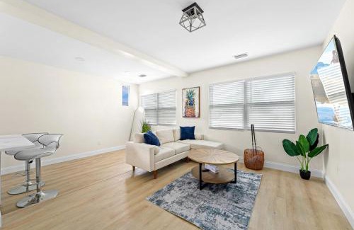 Briny Breezes Apartamento | Recently Remodeled Mins from beach+Putting Green
