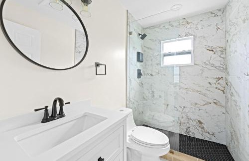 Briny Breezes Apartamento | Recently Remodeled Mins from beach+Putting Green