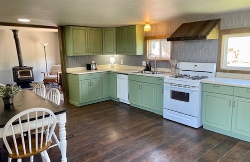 Philipsburg Casa | Recently remodeled family home with large fenced in back yard, Full size kitchen, 2 full bathrooms, Bedroom 1 has a king size bed, Bedroom 2 has a queen size bed. The flex space has a trundle bed with 2 twins.