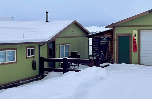 Philipsburg Casa | Recently remodeled family home with large fenced in back yard, Full size kitchen, 2 full bathrooms, Bedroom 1 has a king size bed, Bedroom 2 has a queen size bed. The flex space has a trundle bed with 2 twins.