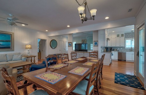 Wrightsville Beach Casa | Recientemente renovado 6 BR House Steps de la playa
