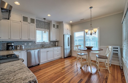 Wrightsville Beach Casa | Recientemente renovado 6 BR House Steps de la playa