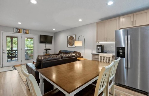 Sharps Chapel Condominio | Parson Shores Lodge # 4 Condo aislado con muelle de barco privado.
