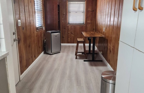 Broadmoor Casa | Recently Renovated 3-bedroom house with WiFi in Oakland