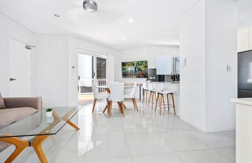 Broadbeach Apartamento | Recently Renovated & Exclusively Furnished BEACH