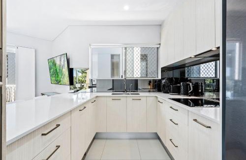 Broadbeach Apartamento | Recently Renovated & Exclusively Furnished BEACH