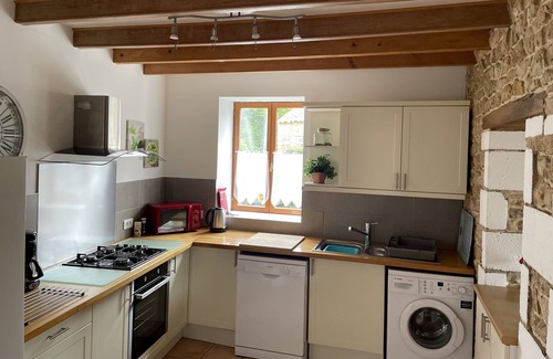 Saint-Valerien Cabaña | Recently renovated cottage in the quiet village of St Valerien