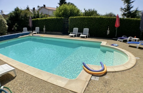 Saint-Valerien Cabaña | Recently renovated cottage in the quiet village of St Valerien