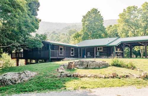 Pearisburg Cabina | Recently renovated mountaintop cabin!