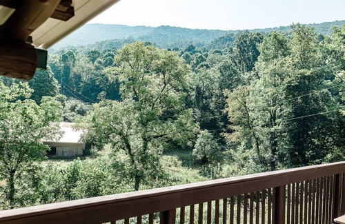 Pearisburg Cabina | Recently renovated mountaintop cabin!