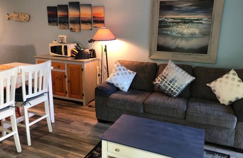 Provincetown Condominio | SUNNY SPACIOUS 2 DORMITORIOS CONDOMINIO Y ESTACIONAMIENTO EN LA CALLE,