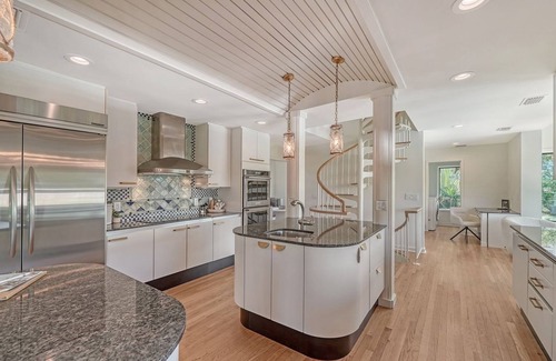 Longboat Key Casa | Recently updated 5 bedroom home, private pool and steps to the beach.