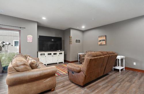 Hollister Casa | RECONNECT the LINE with Friends & Family - 7 King Bed