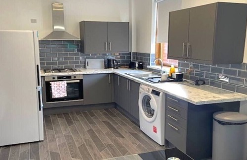 Newcastle-upon-Tyne Casa | Reconnect with loved ones in this 3BD House