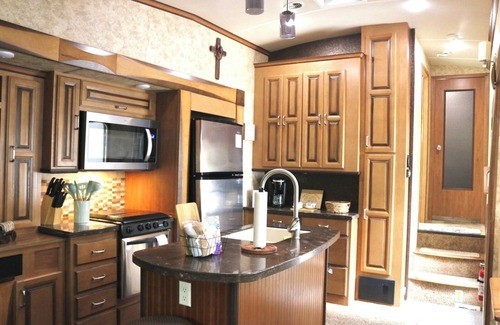 River Ranch Casa | Reconnect with nature at this amazing escape! Welcome to our RV in River Ranch!