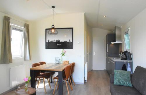 Municipality of Weesp Chalet De Esquí | Recreatie aan de Vecht, chalet 3, genieten van de rust en ruimte en toch dichtbij de stad