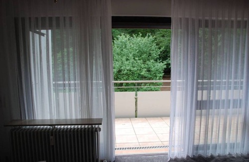 Meersburg Apartamento | Recreación en el borde del bosque, moderno apartamento con piscina