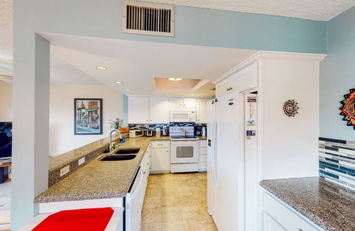 Port Isabel Cabaña | Recreational Waterfront island home with a grill & W/D - pool, golf, and gym