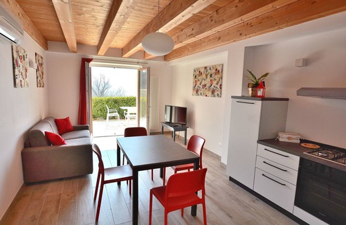 Marciaga Apartamento | Red Apartment in Marciaga di Costermano