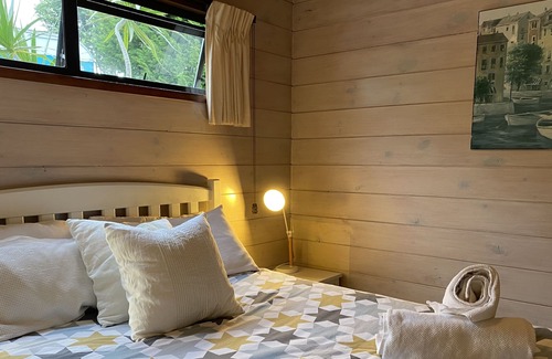 Red Beach Casa | Red Beach seaviews, close to beach. Pet friendly.