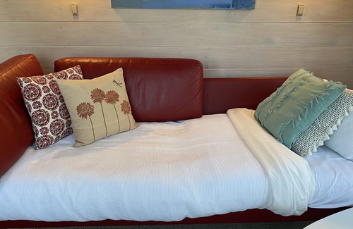 Red Beach Casa | Red Beach seaviews, close to beach. Pet friendly.