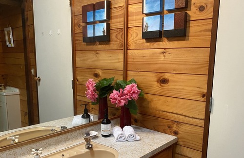 Red Beach Casa | Red Beach seaviews, close to beach. Pet friendly.