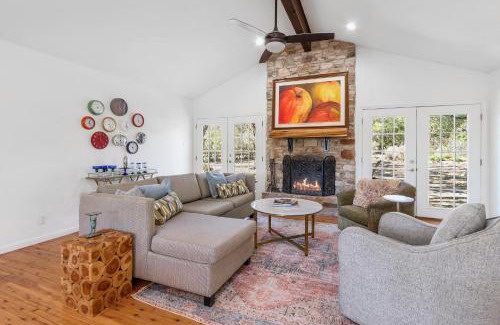 Woodcreek Casa | Red Donkey Cottage