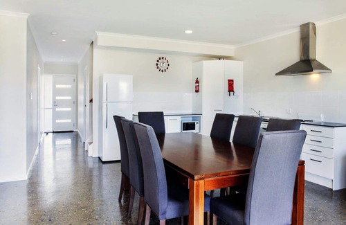 Melville Apartamento | Red Door Retreat - Dog Friendly - Winter off peak special!