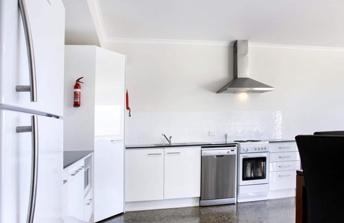 Melville Apartamento | Red Door Retreat - Dog Friendly - Winter off peak special!