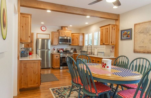 Camarillo Otro | Red Farmhouse @ Avo Acres | Unique | Quiet | AC