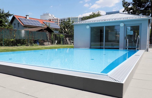 Donaustadt Apartamento | Red Flower Apartment with Pool - 5 min to Lake