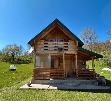 Andrijevica Chalet De Esquí | Red Forest house