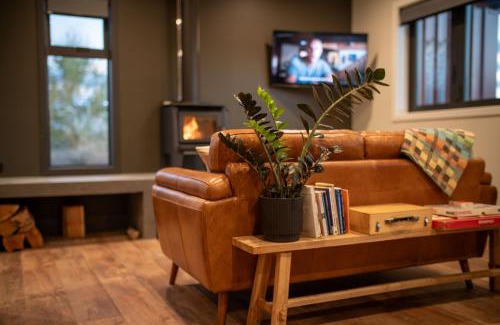 Twizel Casa | Red Hut - touch of luxury - Twizel