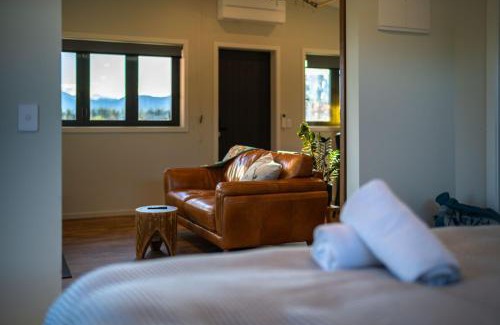 Twizel Casa | Red Hut - touch of luxury - Twizel