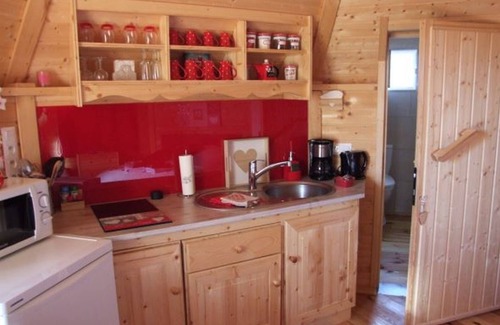 Mantoche Cabaña | Kota rojo con aire acondicionado, escapada natural para dos cerca del Saona