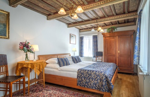 Hradcany Hotel | Red Lion